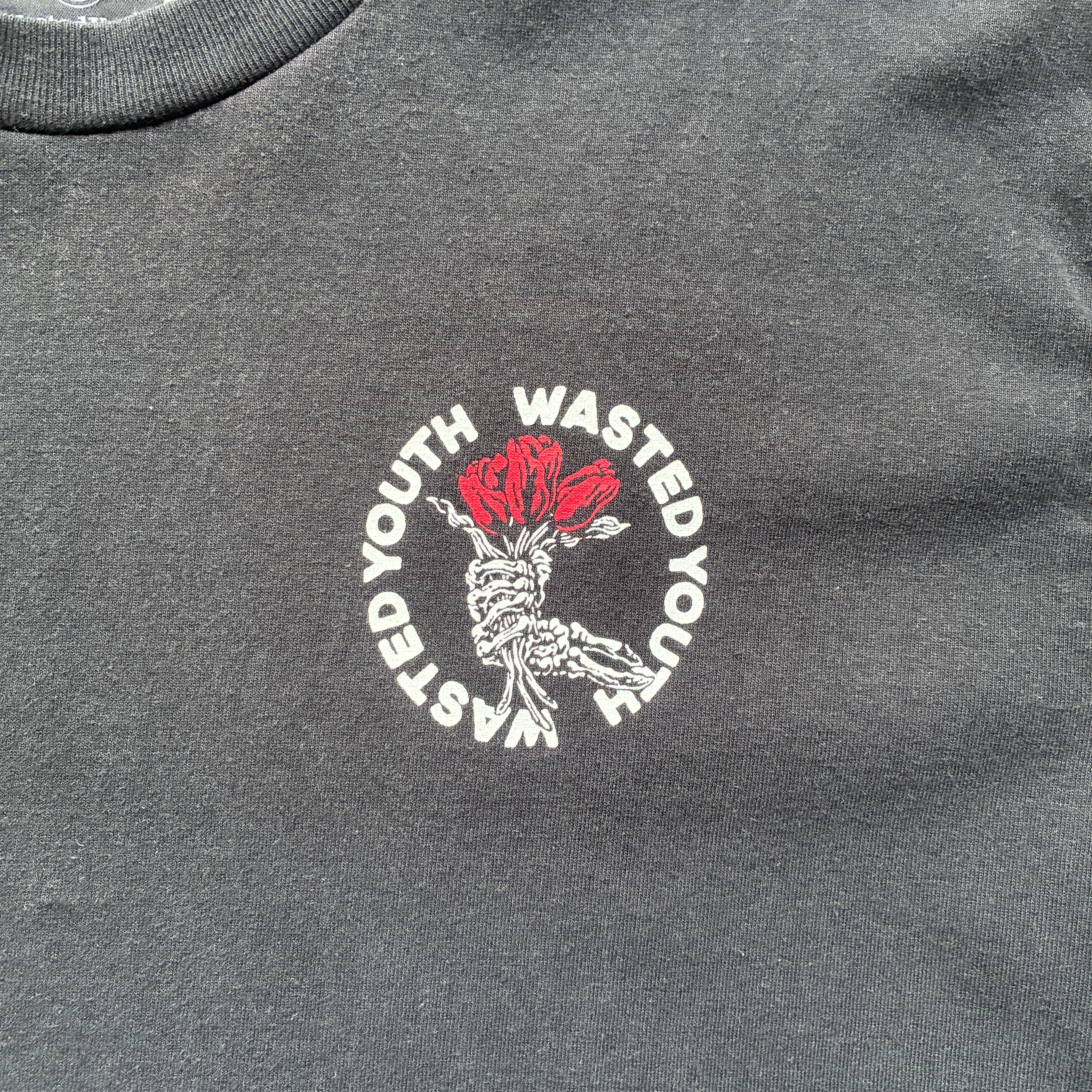 Wasted Youth / VERDY】バックプリント Flower & Skull Hand Tシャツ