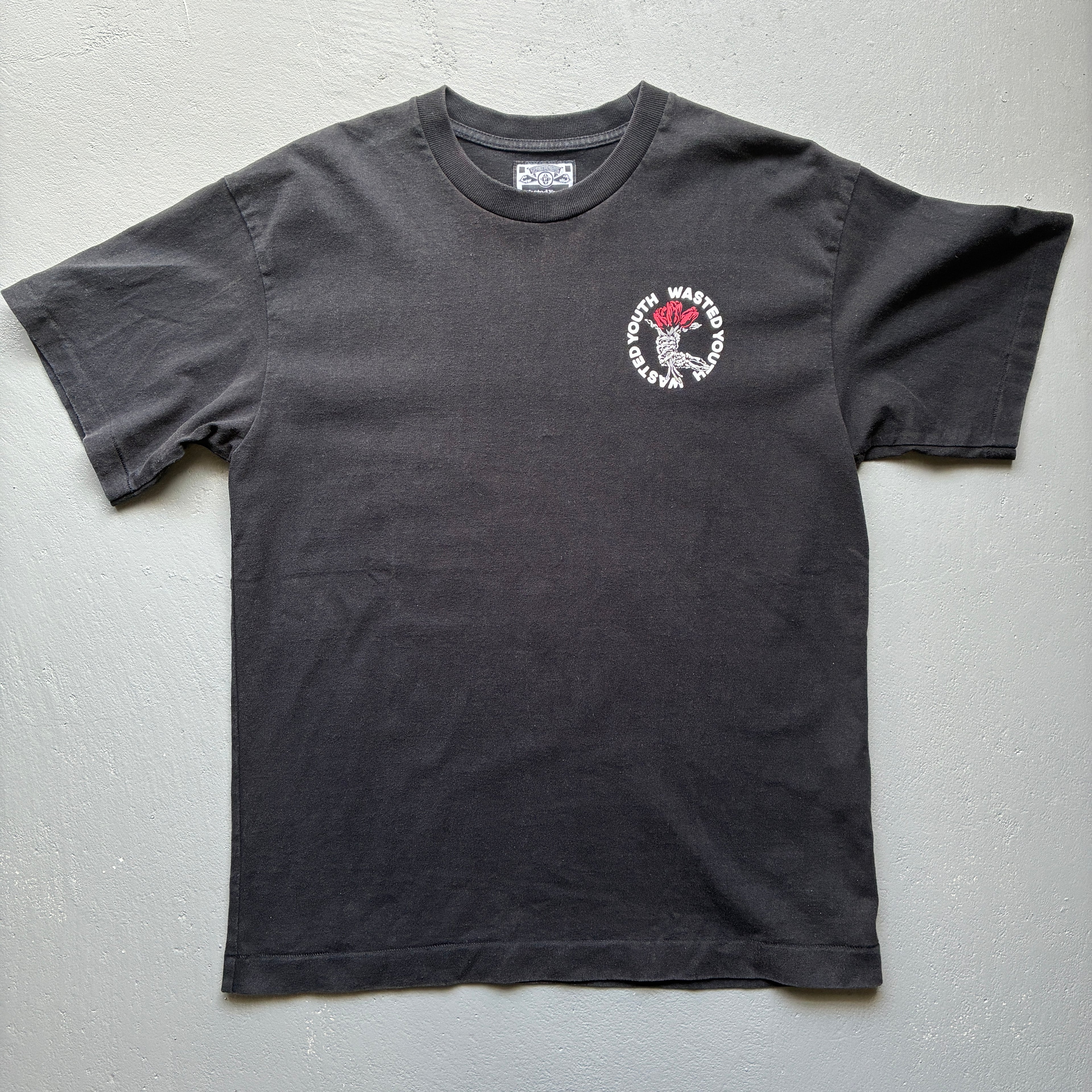 Wasted Youth / VERDY】バックプリント Flower & Skull Hand Tシャツ