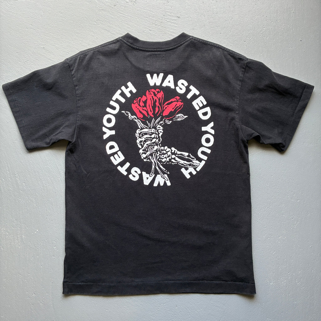 Wasted Youth / VERDY】バックプリント Flower & Skull Hand Tシャツ