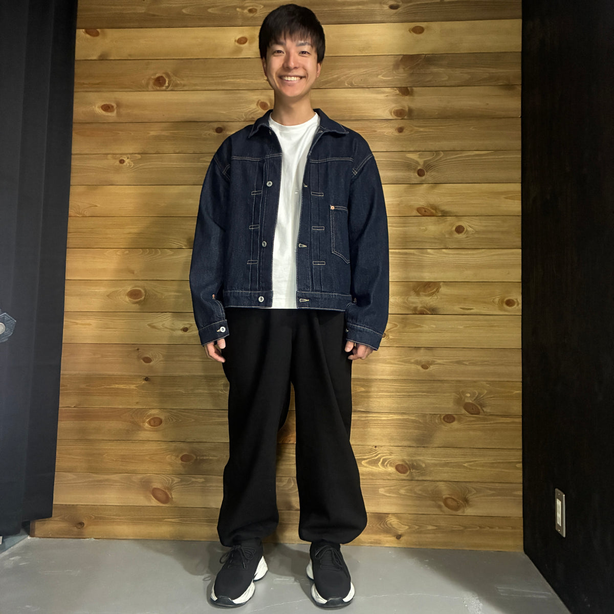 Drawcord Easy Wide Denimを
      身長164cm
      ・体重70kg
      ・Mサイズ
      ・BLACKカラー
      で着用した例