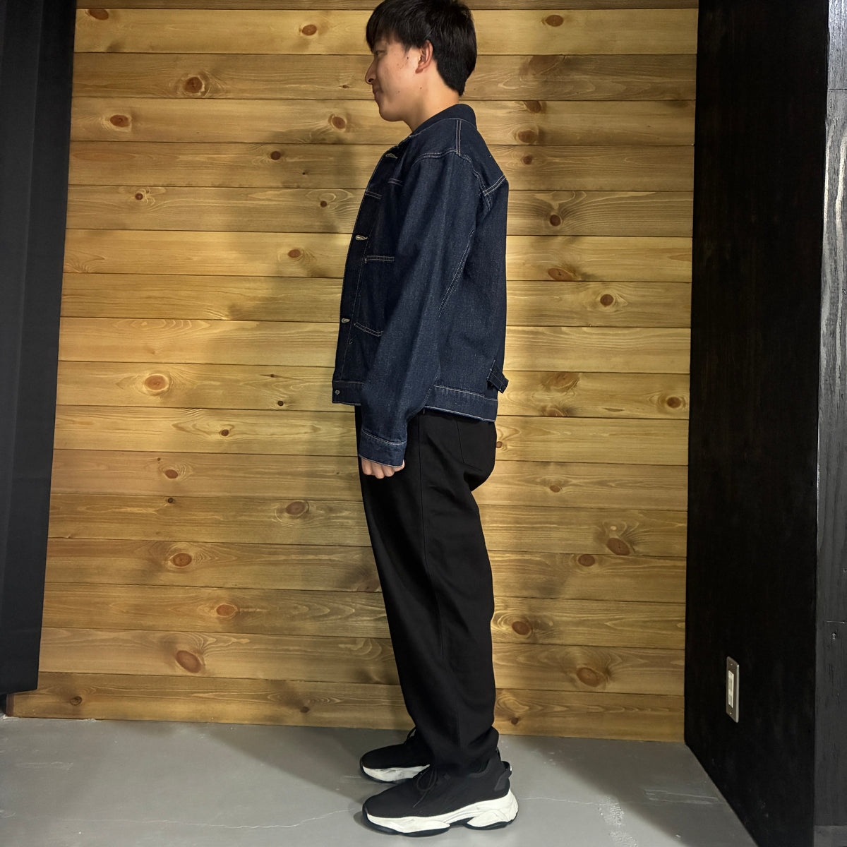 Drawcord Easy Wide Denimを
      身長164cm
      ・体重70kg
      ・Mサイズ
      ・BLACKカラー
      で着用した例