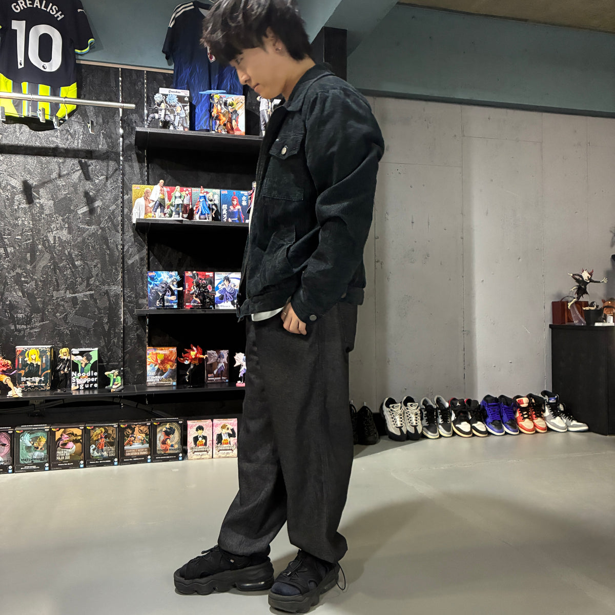 Drawcord Easy Wide Denimを
      身長162cm
      ・体重58kg
      ・Sサイズ
      ・GRAYカラー
      で着用した例