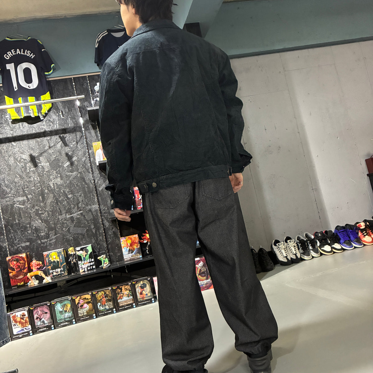 Drawcord Easy Wide Denimを
      身長162cm
      ・体重58kg
      ・Sサイズ
      ・GRAYカラー
      で着用した例