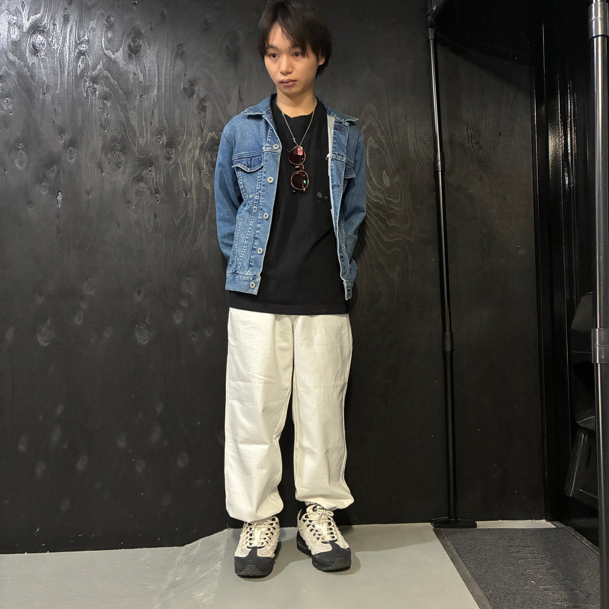 Drawcord Easy Wide Denimを
      身長154cm
      ・体重50kg
      ・XSサイズ
      ・WHITEカラー
      で着用した例