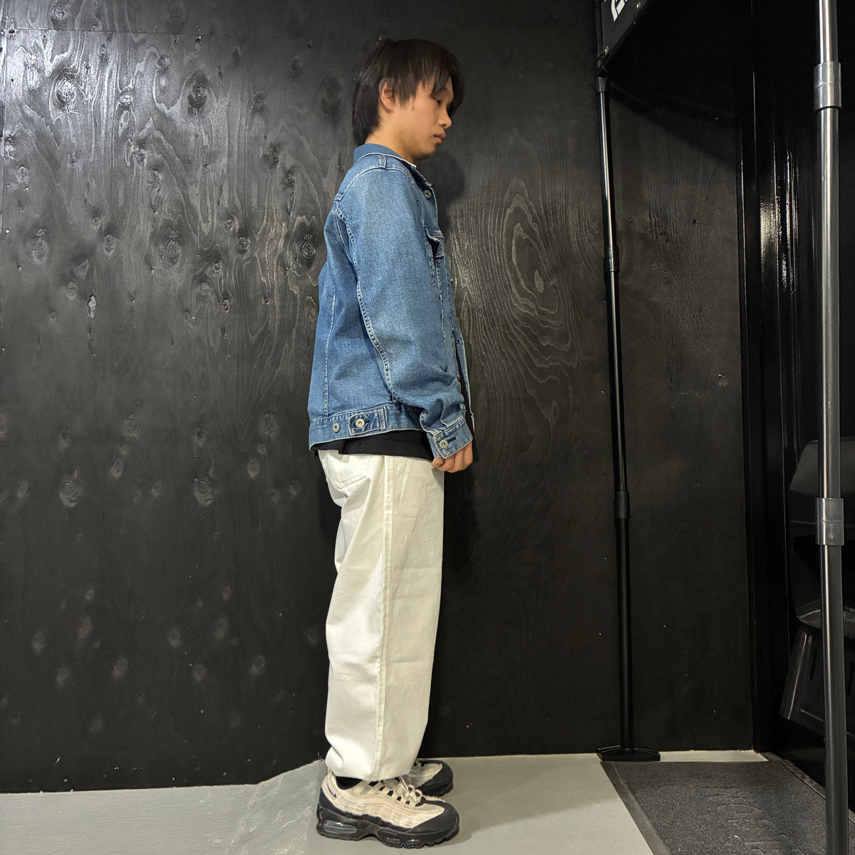 Drawcord Easy Wide Denimを
      身長154cm
      ・体重50kg
      ・XSサイズ
      ・WHITEカラー
      で着用した例