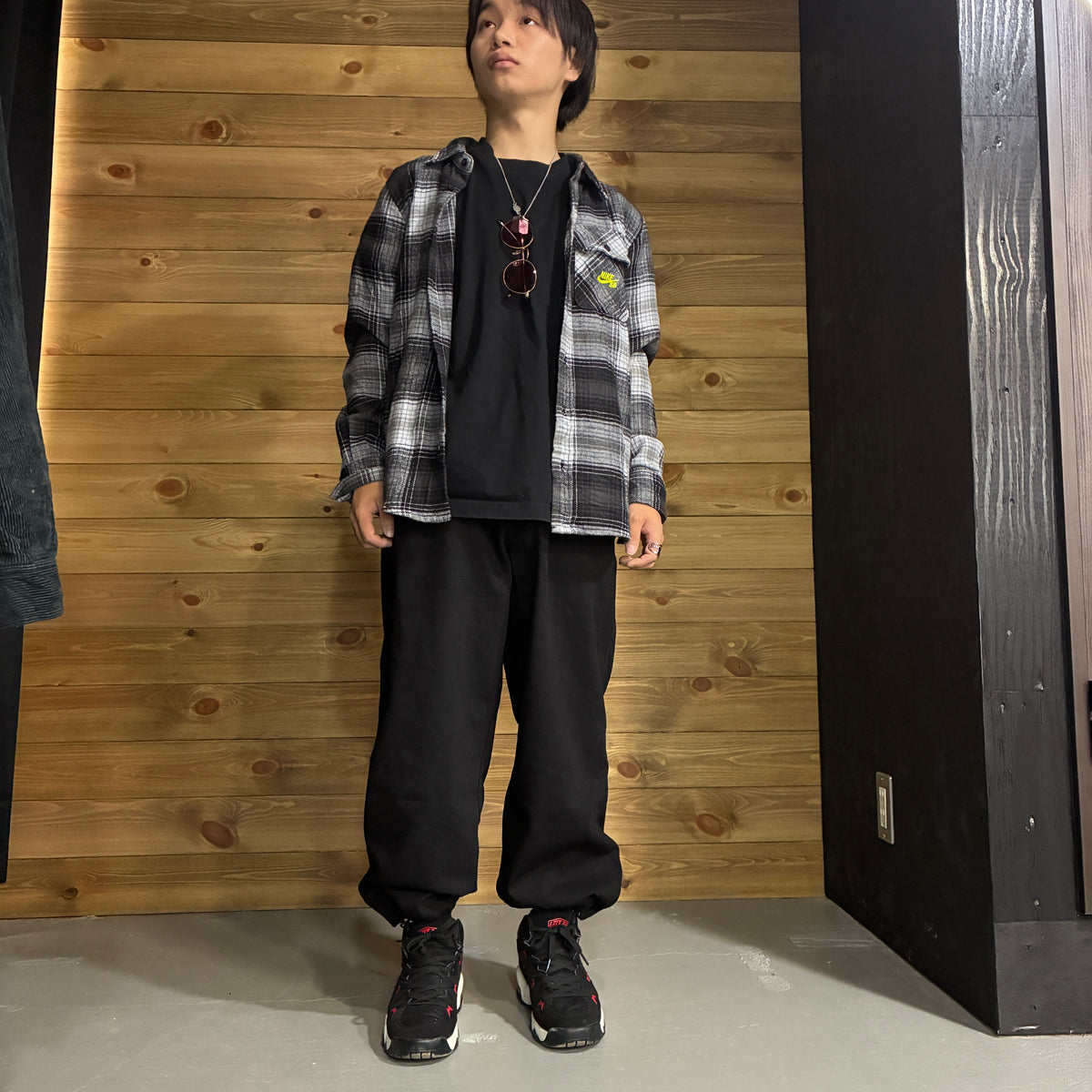 Drawcord Easy Wide Denimを
      身長154cm
      ・体重50kg
      ・XSサイズ
      ・BLACKカラー
      で着用した例