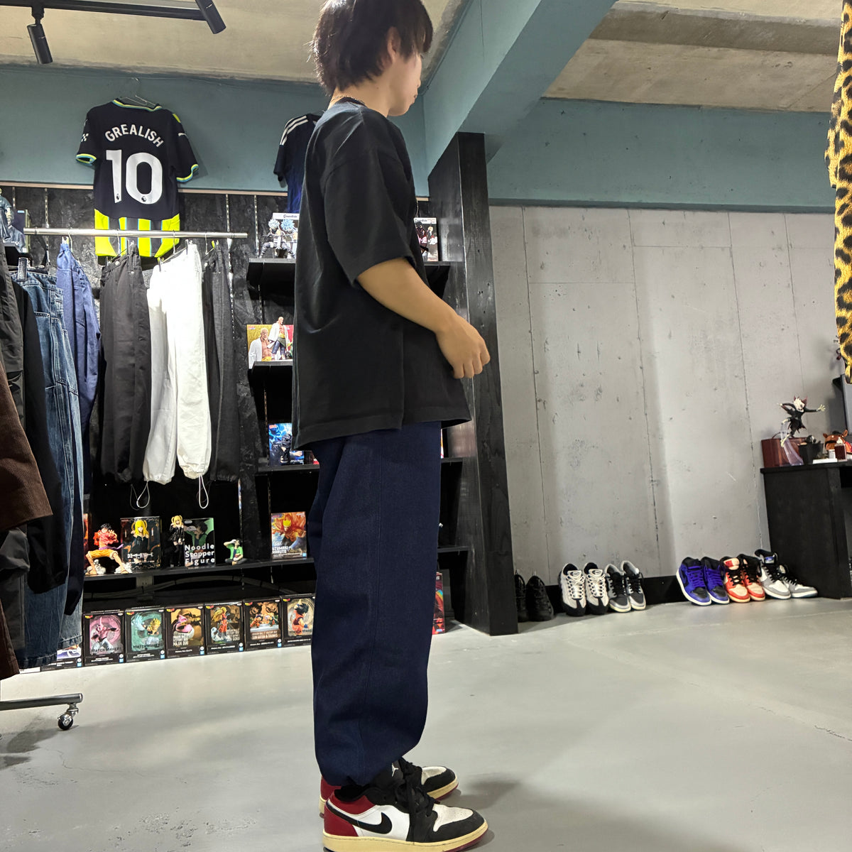 Drawcord Easy Wide Denimを
      身長154cm
      ・体重50kg
      ・XSサイズ
      ・INDIGOカラー
      で着用した例