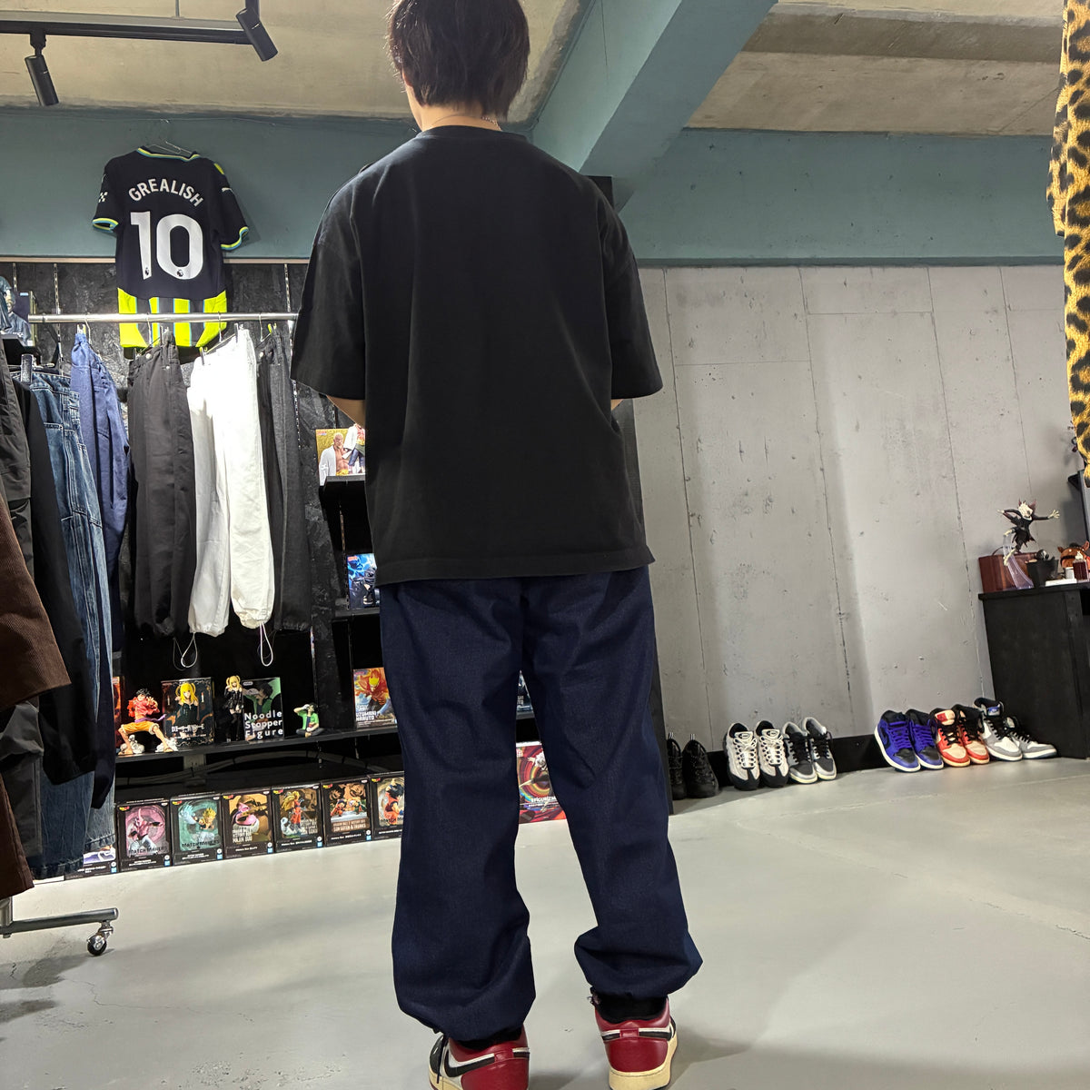 Drawcord Easy Wide Denimを
      身長154cm
      ・体重50kg
      ・XSサイズ
      ・INDIGOカラー
      で着用した例