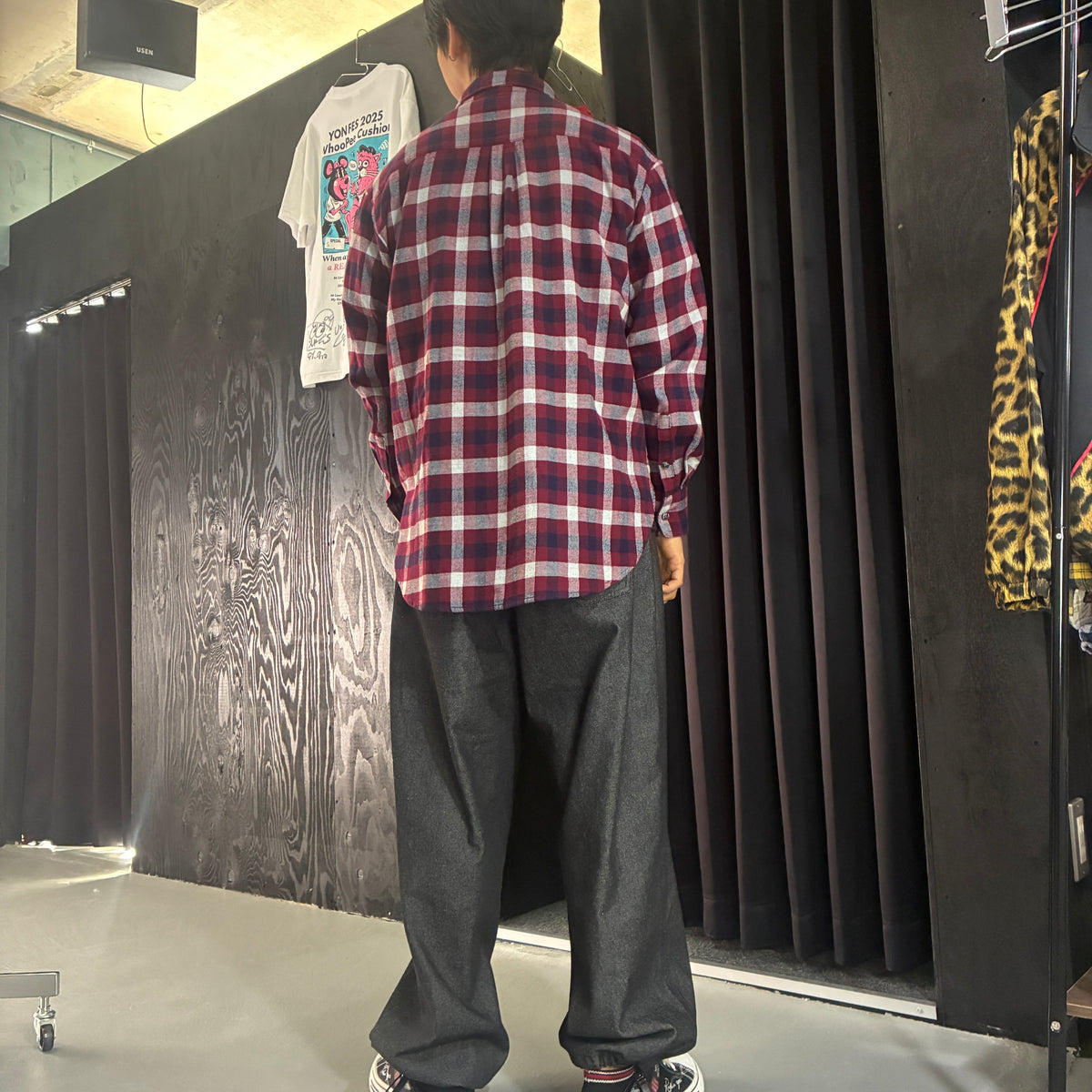 Drawcord Easy Wide Denimを
      身長165cm
      ・体重56kg
      ・Mサイズ
      ・GRAYカラー
      で着用した例