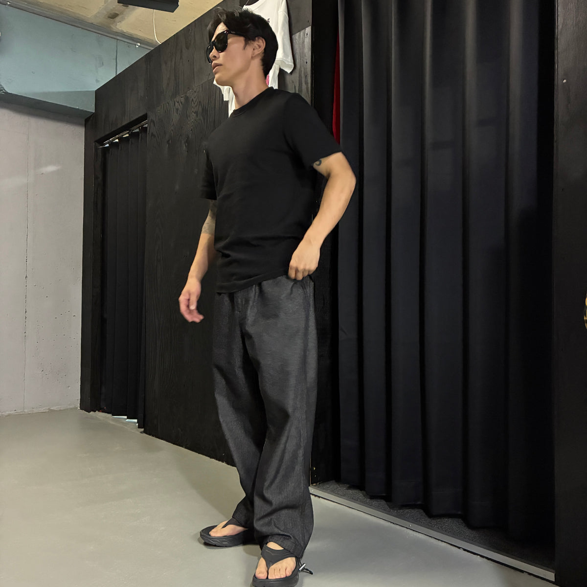 Drawcord Easy Wide Denimを
      身長160cm
      ・体重56kg
      ・Sサイズ
      ・GRAYカラー
      で着用した例