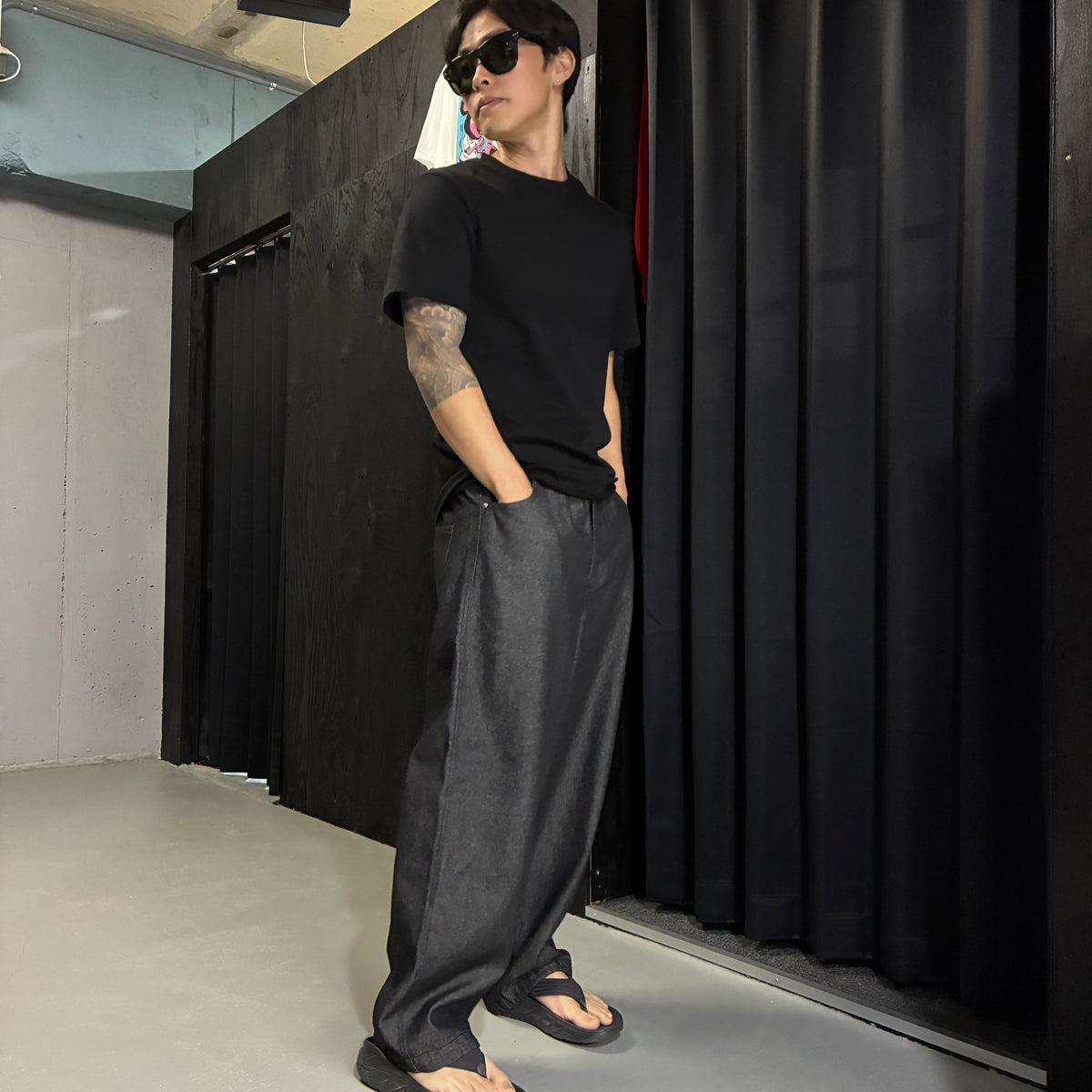 Drawcord Easy Wide Denimを
      身長160cm
      ・体重56kg
      ・Sサイズ
      ・GRAYカラー
      で着用した例