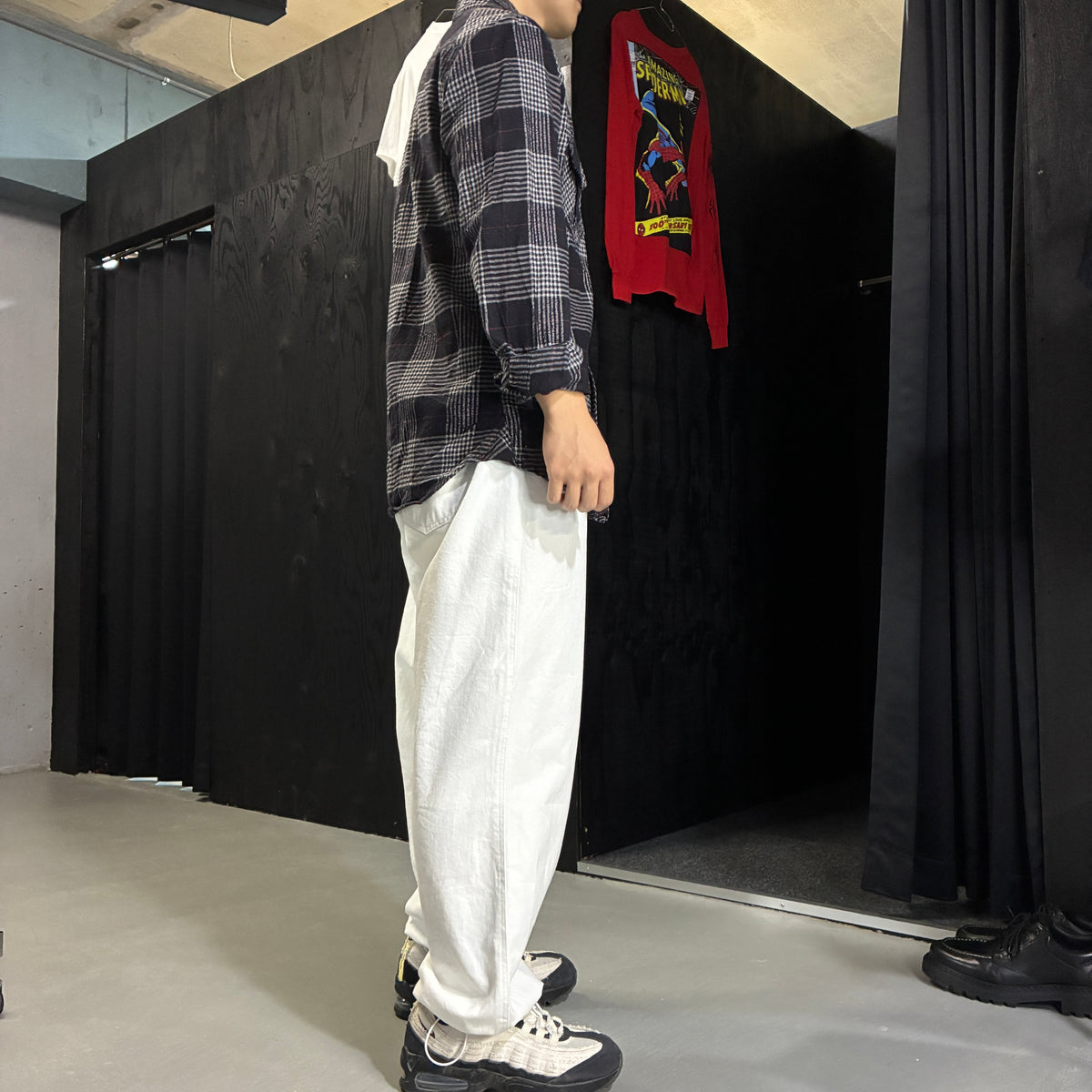 Drawcord Easy Wide Denimを
      身長161cm
      ・体重56kg
      ・Mサイズ
      ・WHITEカラー
      で着用した例