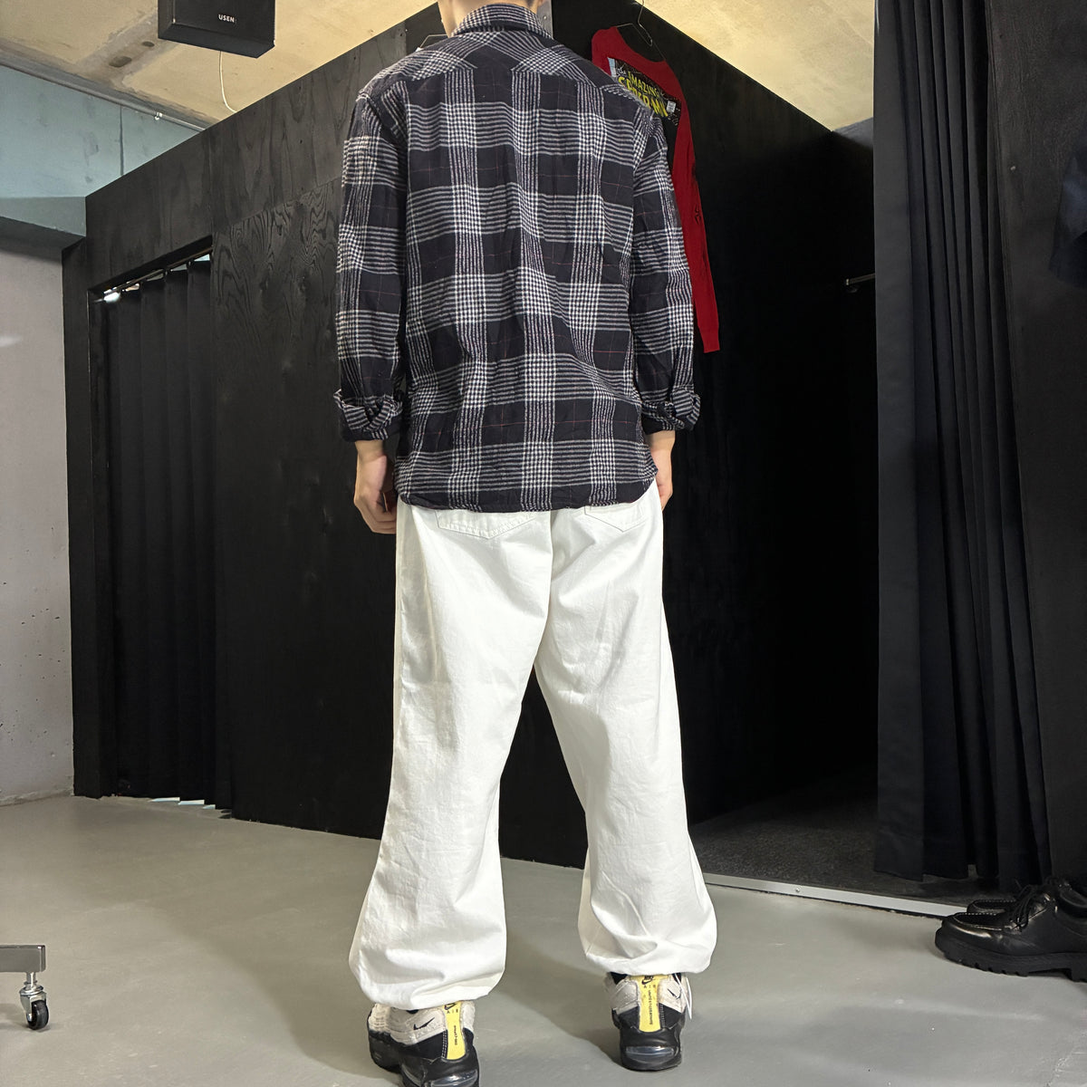 Drawcord Easy Wide Denimを
      身長161cm
      ・体重56kg
      ・Mサイズ
      ・WHITEカラー
      で着用した例