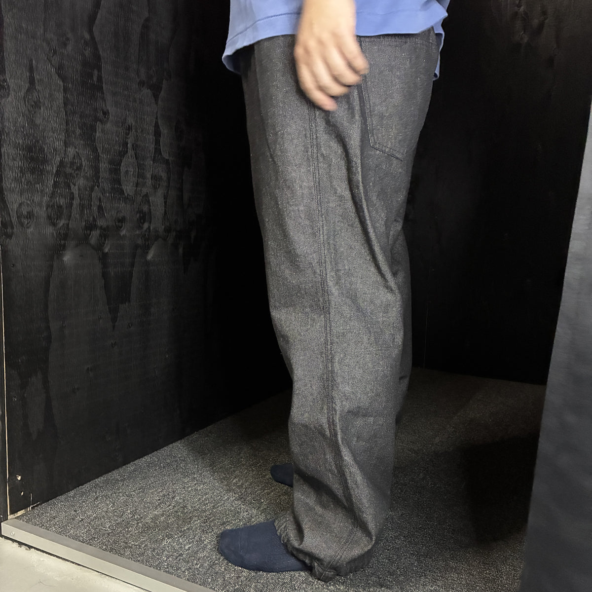 Drawcord Easy Wide Denimを
      身長155cm
      ・体重55kg
      ・XSサイズ
      ・GRAYカラー
      で着用した例