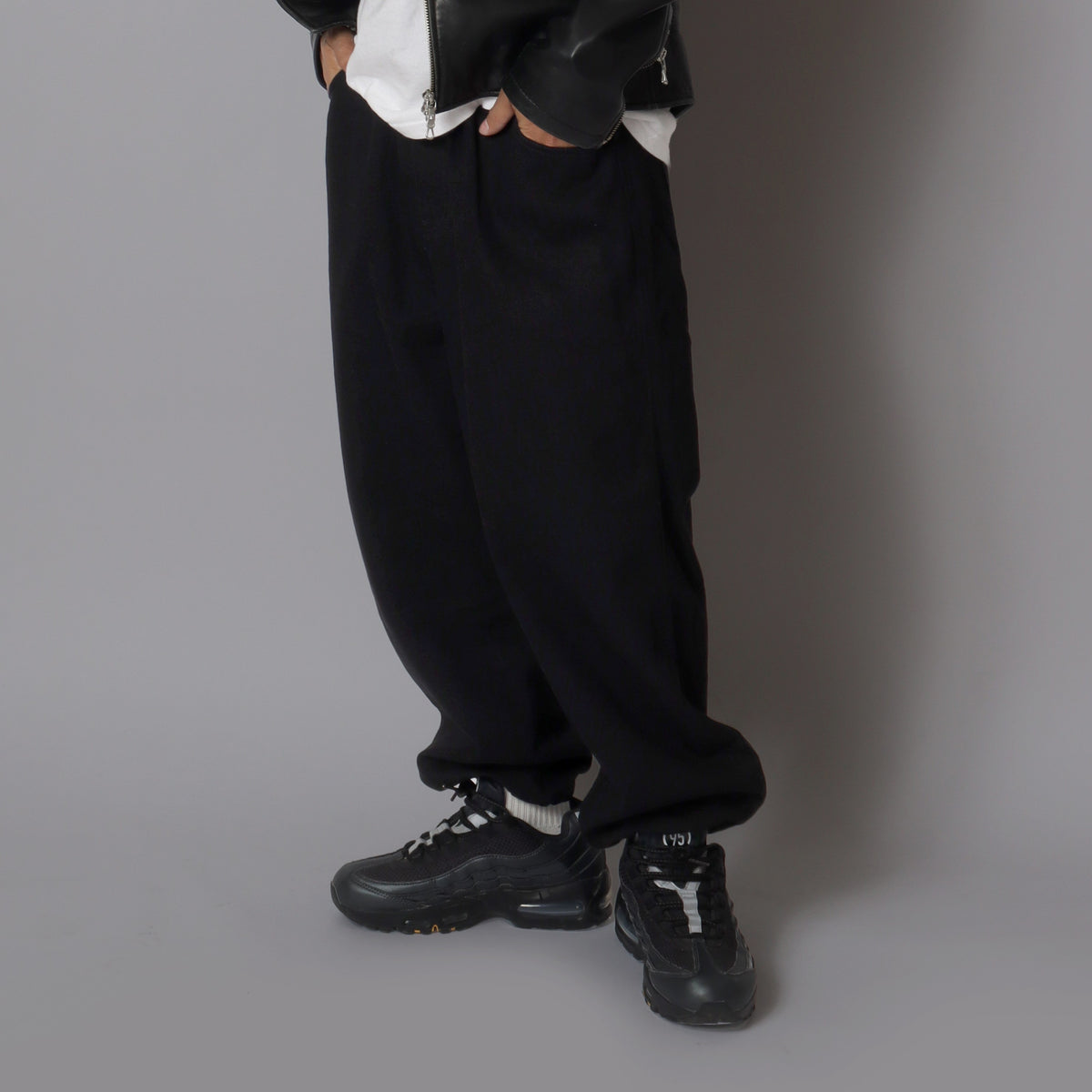 BLACKのDrawcord Easy Wide Denimの商品画像 4