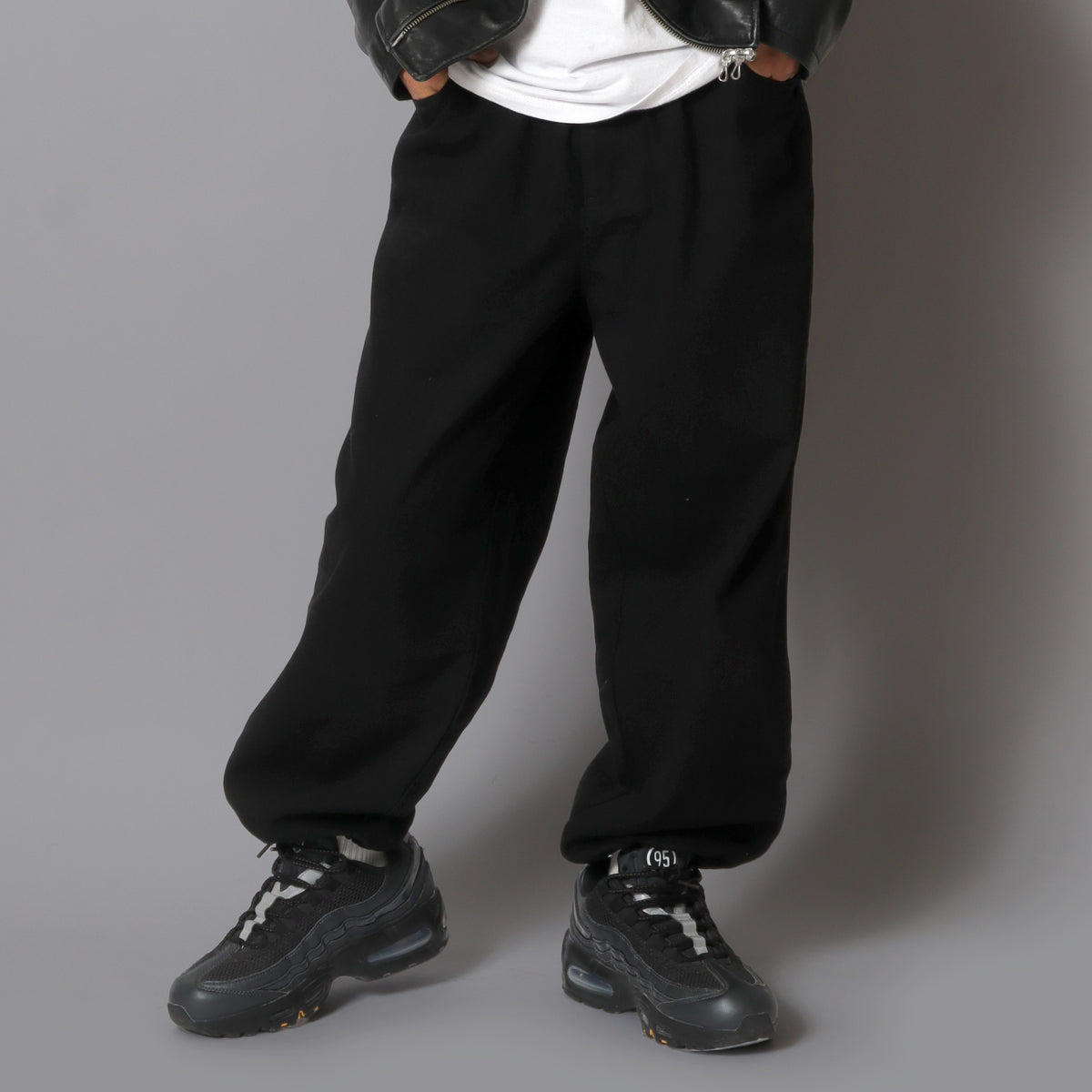 BLACKのDrawcord Easy Wide Denimの商品画像 1